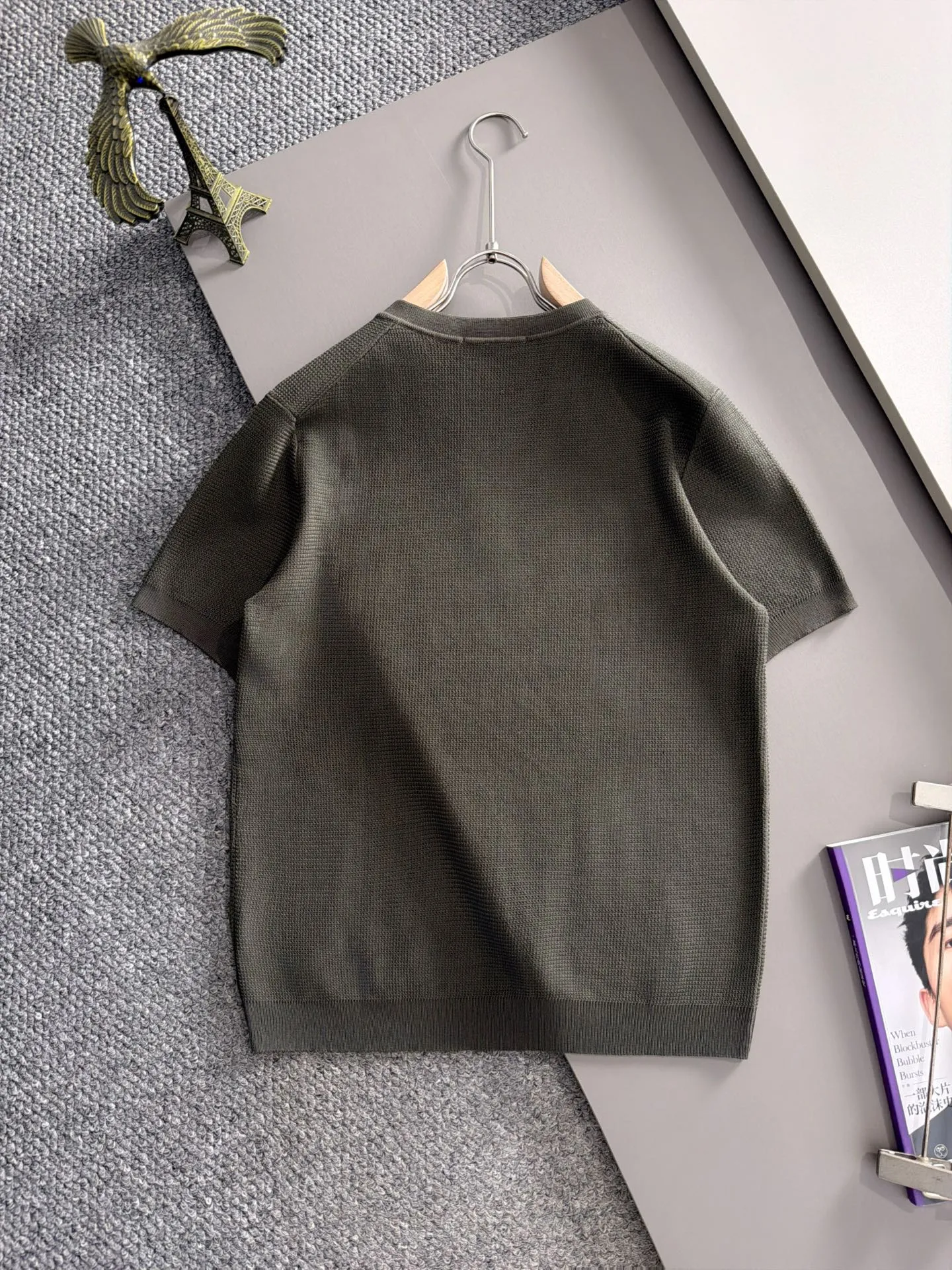 LP high quality Loro Piana 26ss New Arrival men's short-sleeved T-shirt. Made of combed cotton yarn knitted cotton fabric, no pressure when entering and exiting the counter. Exclusive control of raw materials. It feels substantial when weighed, and the upper body is more textured than ordinary T-shirts. This texture can handle the weather easily and is suitable for both hot and cold! Loose fit design, looks noble. The only correct version is available Size: M to 4XL
